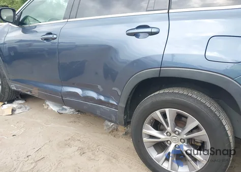 2014 Toyota Highlander Le Plus V6 z USA, uszkodzony, nr VIN 5TDZKRFH4ES032747